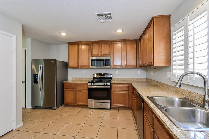 2,150/Mo, 9116 Spirit Canyon Ave Las Vegas, NV 89149 Kitchen View 2