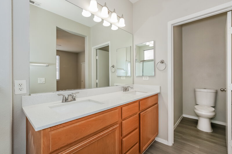 2,035/Mo, 1928 Caribou Creek Ct North Las Vegas, NV 89031 Main Bathroom View
