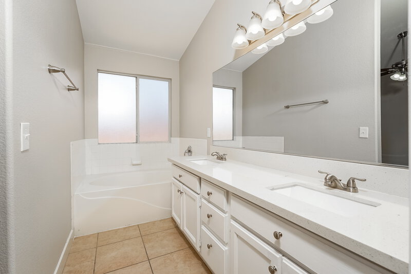 1,835/Mo, 4234 Inglewood Point St North Las Vegas, NV 89032 Main Bathroom View