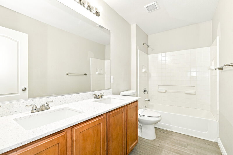 2,495/Mo, 209 Sierra Breeze Ave North Las Vegas, NV 89031 Bathroom View 2