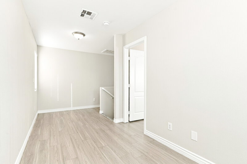2,495/Mo, 209 Sierra Breeze Ave North Las Vegas, NV 89031 Hallway View