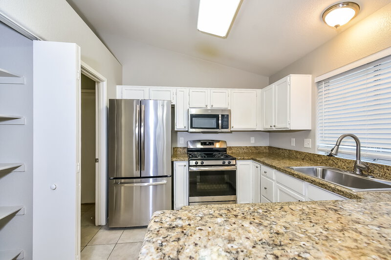 1,855/Mo, 3445 Golden Pedal St Las Vegas, NV 89129 Kitchen View 2