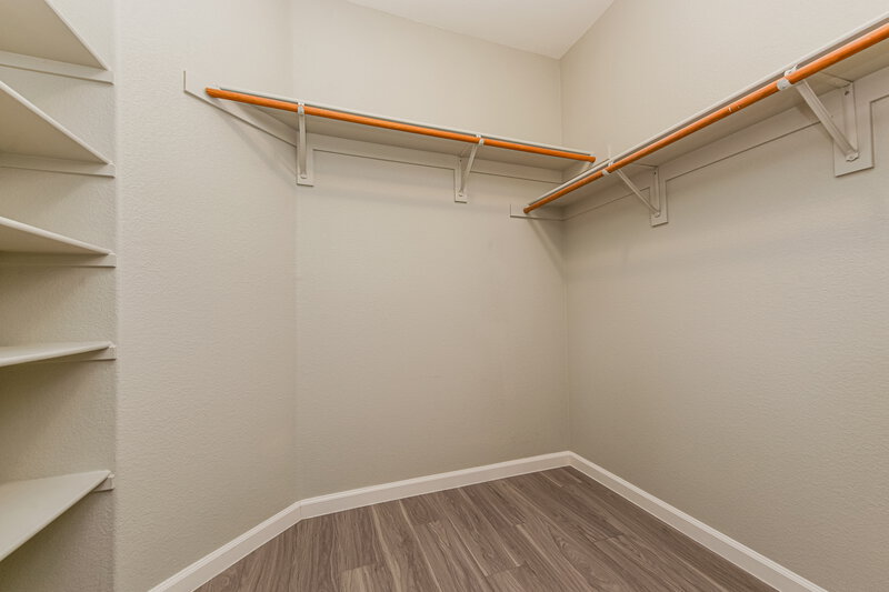 2,070/Mo, 8920 Brentwood Grove Ct Las Vegas, NV 89149 Walk In Closet View
