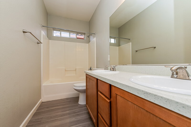 2,070/Mo, 8920 Brentwood Grove Ct Las Vegas, NV 89149 Bathroom View