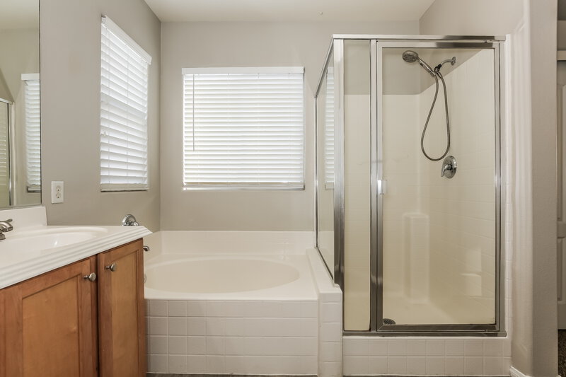 3,050/Mo, 711 Easter Lily Pl Henderson, NV 89011 Main Bathroom View