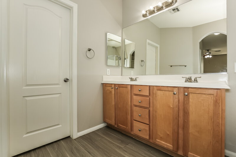 3,050/Mo, 711 Easter Lily Pl Henderson, NV 89011 Main Bathroom View 2