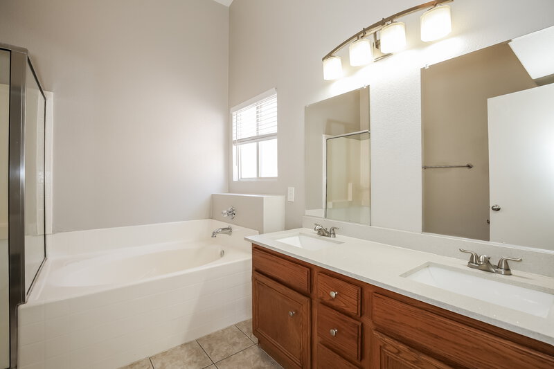 1,935/Mo, 3744 Blue Dawn Dr North Las Vegas, NV 89032 Main Bathroom View