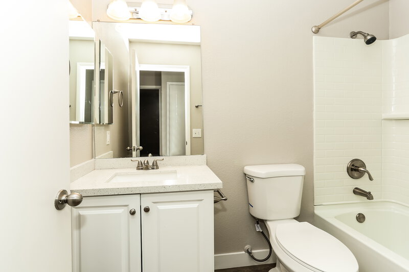 2,050/Mo, 516 Shallow Mist Ct North Las Vegas, NV 89032 Bathroom View