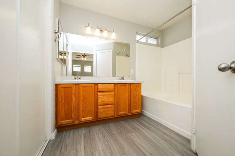 2,400/Mo, 3020 Sunrise Bay Ave North Las Vegas, NV 89031 Main Bathroom View