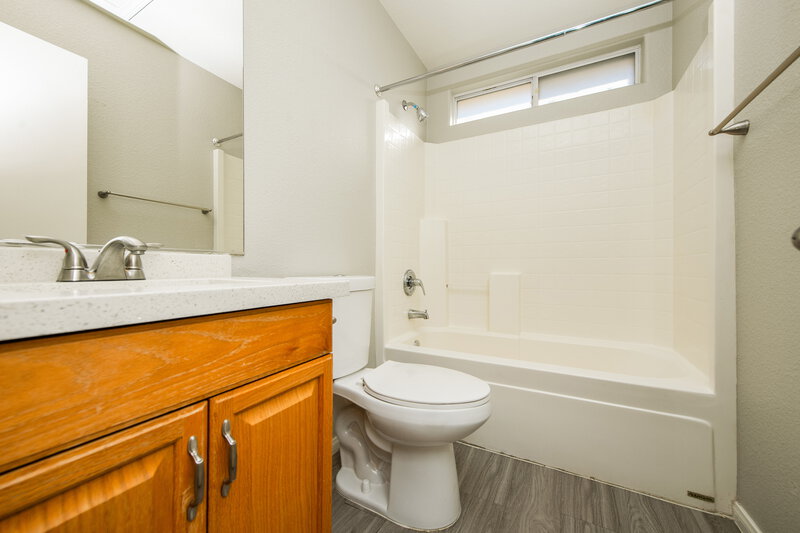 2,400/Mo, 3020 Sunrise Bay Ave North Las Vegas, NV 89031 Bathroom View