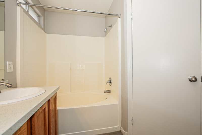 1,855/Mo, 3020 Sunrise Bay Ave North Las Vegas, NV 89031 Bathroom View 2