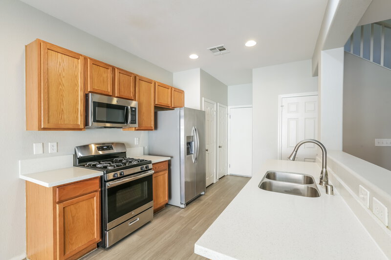 1,910/Mo, 5905 Victory Point St North Las Vegas, NV 89081 Kitchen View