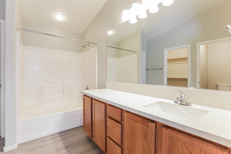 1,910/Mo, 5905 Victory Point St North Las Vegas, NV 89081 Main Bathroom View