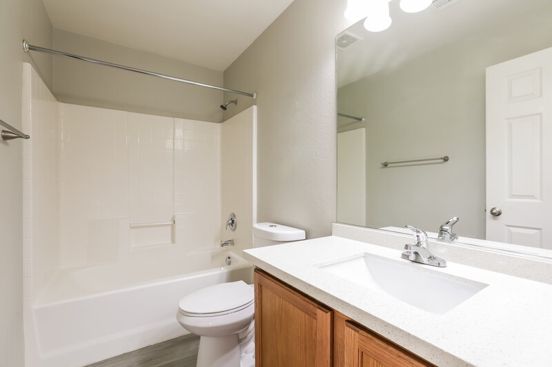 1,910/Mo, 5905 Victory Point St North Las Vegas, NV 89081 Bathroom View