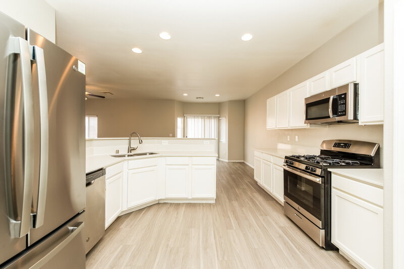 1,870/Mo, 3752 Stowe Creek Ave North Las Vegas, NV 89081 Kitchen View 2