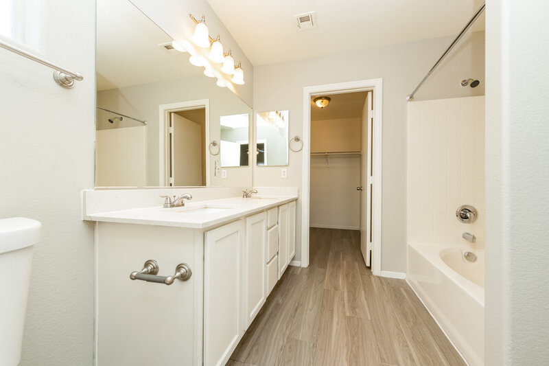 1,870/Mo, 3752 Stowe Creek Ave North Las Vegas, NV 89081 Main Bathroom View