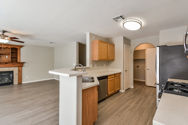 1,995/Mo, 9589 Gatesville Ave Las Vegas, NV 89148 Kitchen View 2