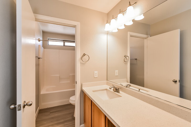 1,995/Mo, 9589 Gatesville Ave Las Vegas, NV 89148 Main Bathroom View