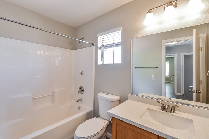 1,995/Mo, 9589 Gatesville Ave Las Vegas, NV 89148 Bathroom View 2