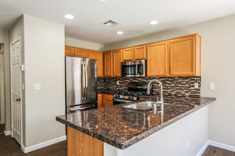 2,015/Mo, 10465 Armand Ave Las Vegas, NV 89129 Kitchen View