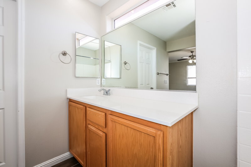 2,015/Mo, 10465 Armand Ave Las Vegas, NV 89129 Main Bathroom View