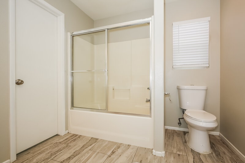 1,975/Mo, 8521 Wildheart Ranch St Las Vegas, NV 89131 Bathroom View 2