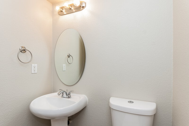 2,040/Mo, 10413 Chandra Ave Las Vegas, NV 89129 Bathroom View 2