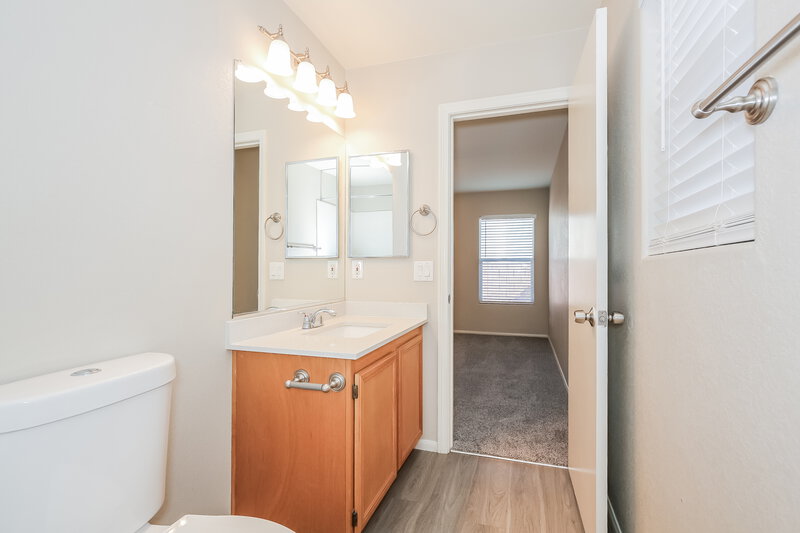 1,970/Mo, 8216 Corset Creek St Las Vegas, NV 89131 Bathroom View