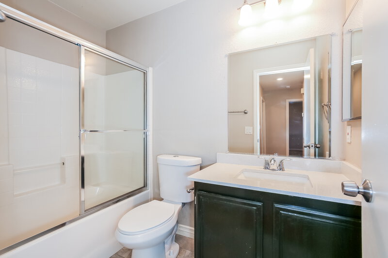 1,970/Mo, 8216 Corset Creek St Las Vegas, NV 89131 Bathroom View 2