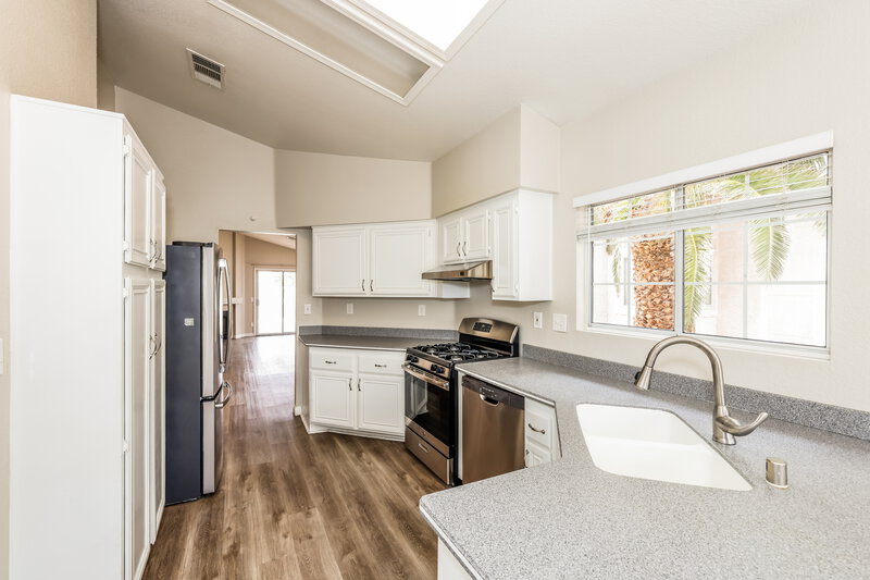 0/Mo, 8024 Counterpoint Lane Las Vegas, NV 89123 Kitchen View