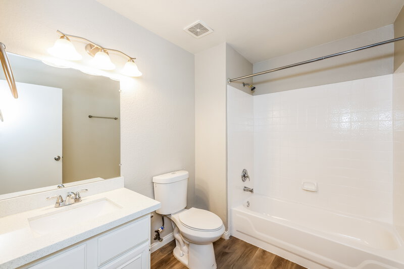 0/Mo, 8024 Counterpoint Lane Las Vegas, NV 89123 Main Bathroom View