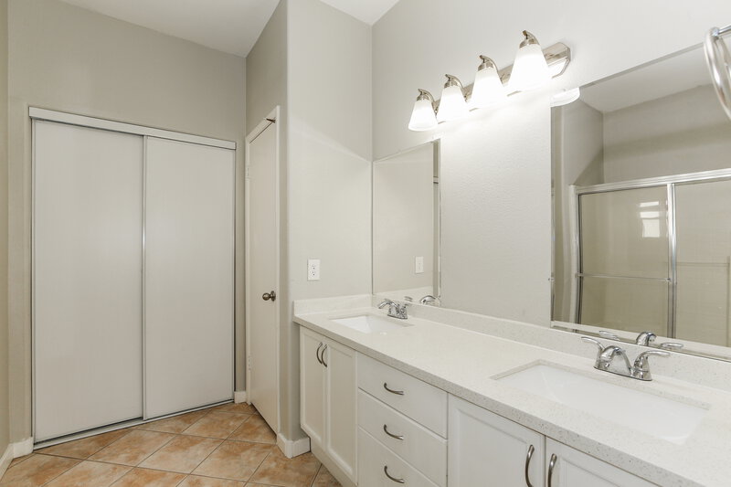 1,960/Mo, 7636 Adornment Ct Las Vegas, NV 89131 Main Bathroom View