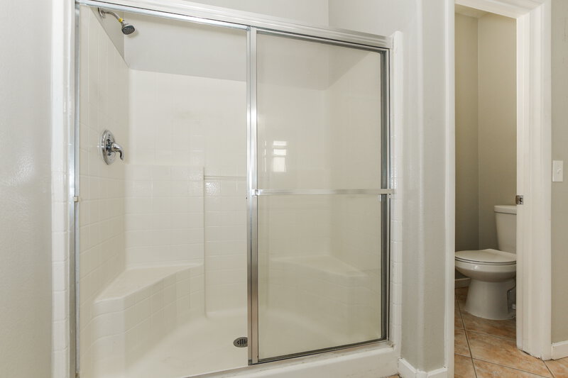 1,960/Mo, 7636 Adornment Ct Las Vegas, NV 89131 Main Bathroom View 2