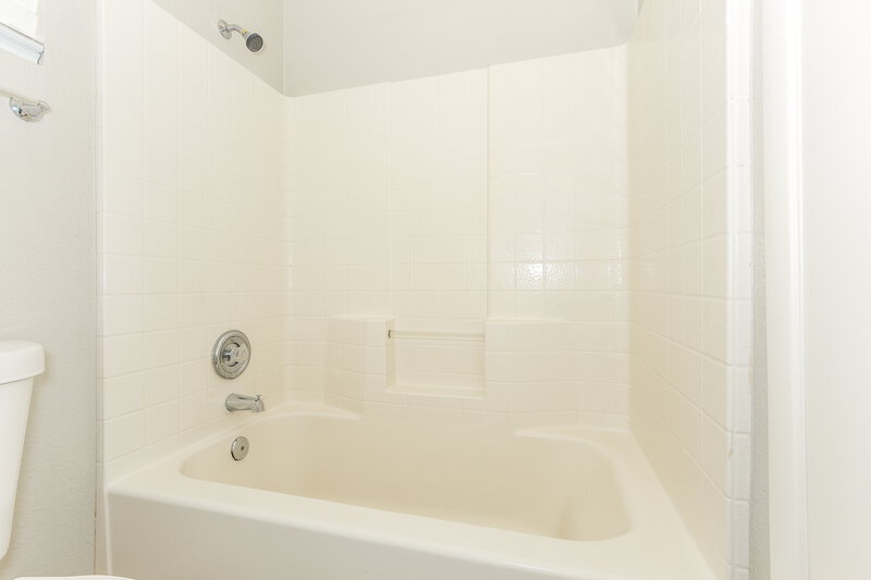 1,960/Mo, 7636 Adornment Ct Las Vegas, NV 89131 Bathroom View 2