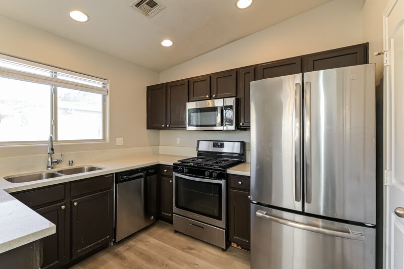 1,800/Mo, 5238 Olive Dale Ct North Las Vegas, NV 89031 Kitchen View