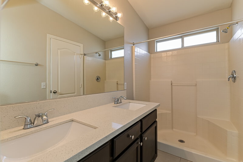1,800/Mo, 5238 Olive Dale Ct North Las Vegas, NV 89031 Bathroom View