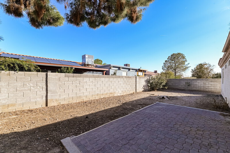 1,800/Mo, 5238 Olive Dale Ct North Las Vegas, NV 89031 Rear View