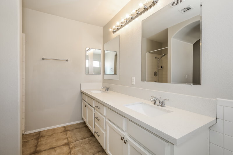 2,020/Mo, 3742 Saint Peter Ct North Las Vegas, NV 89031 Main Bathroom View