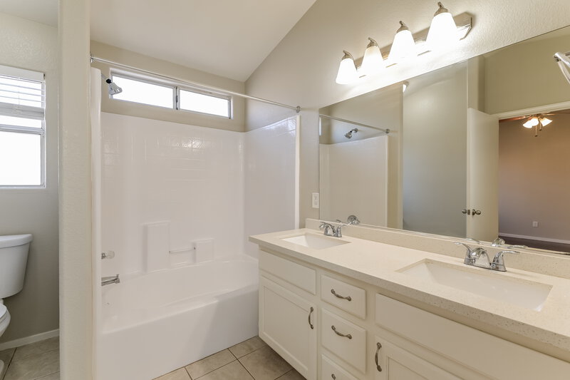 1,855/Mo, 3916 Marble Mountain St Las Vegas, NV 89129 Main Bathroom View