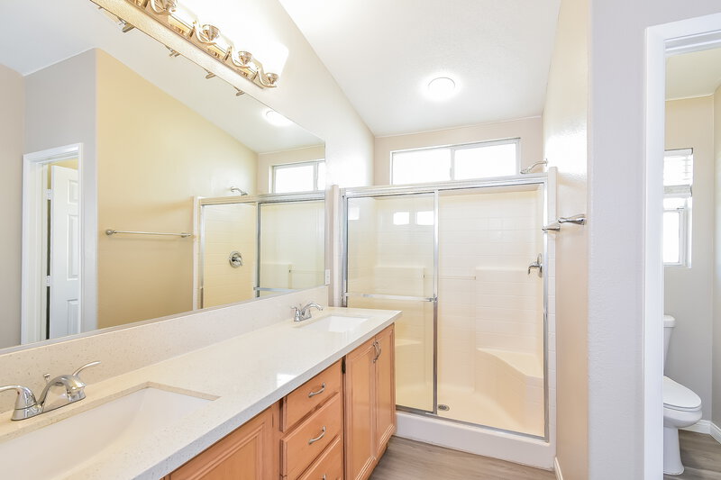 2,080/Mo, 1922 Desert Sage Ave North Las Vegas, NV 89031 Main Bathroom View