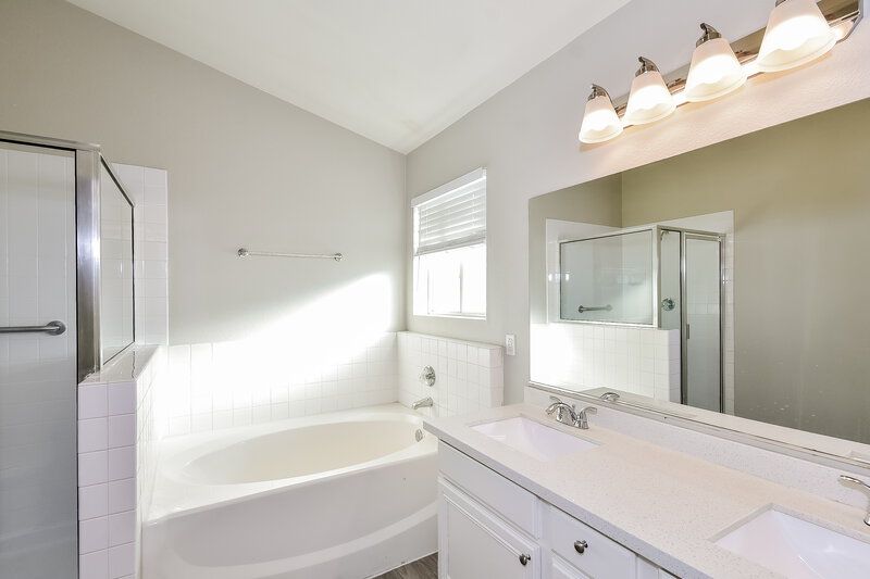 2,090/Mo, 6227 Eliza Lane North Las Vegas, NV 89031 Main Bathroom View