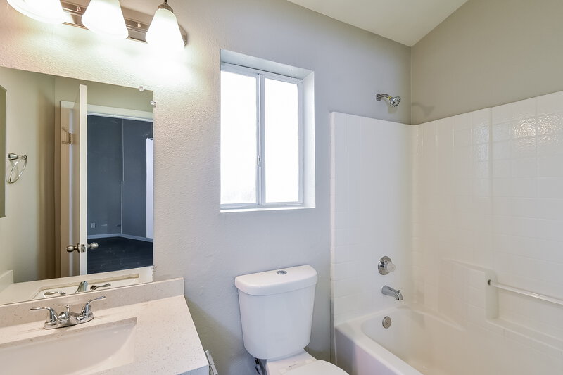 2,090/Mo, 6227 Eliza Lane North Las Vegas, NV 89031 Bathroom View