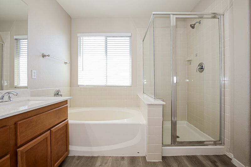 1,975/Mo, 927 Appaloosa Hills Ave North Las Vegas, NV 89081 Main Bathroom View 2