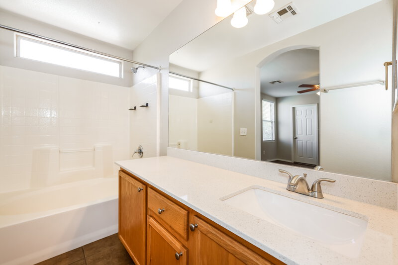 2,195/Mo, 7423 Clarita Cavern St Las Vegas, NV 89139 Main Bathroom View
