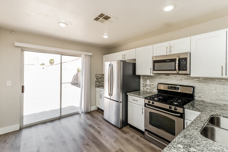 2,015/Mo, 873 Tollbrook Way Henderson, NV 89011 Kitchen View 2