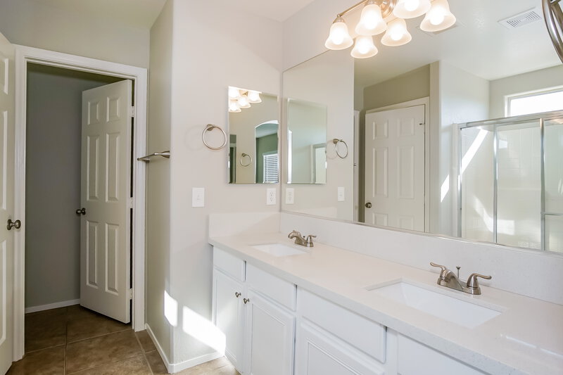 2,185/Mo, 6698 Frances Celia Ave Las Vegas, NV 89122 Master Bathroom View