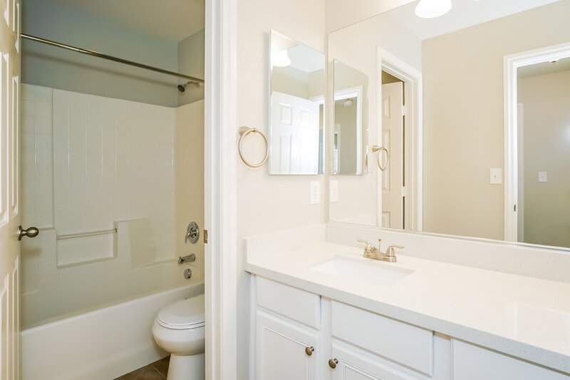 2,185/Mo, 6698 Frances Celia Ave Las Vegas, NV 89122 Bathroom View