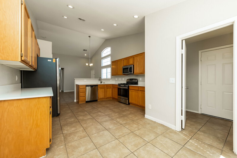 2,085/Mo, 2415 Inlet Spring Ave North Las Vegas, NV 89031 Kitchen View 2