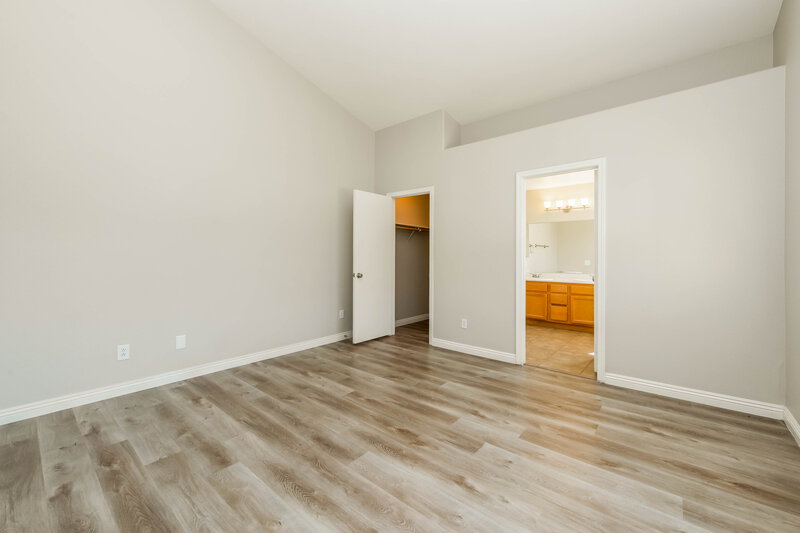 2,085/Mo, 2415 Inlet Spring Ave North Las Vegas, NV 89031 Main Bedroom View