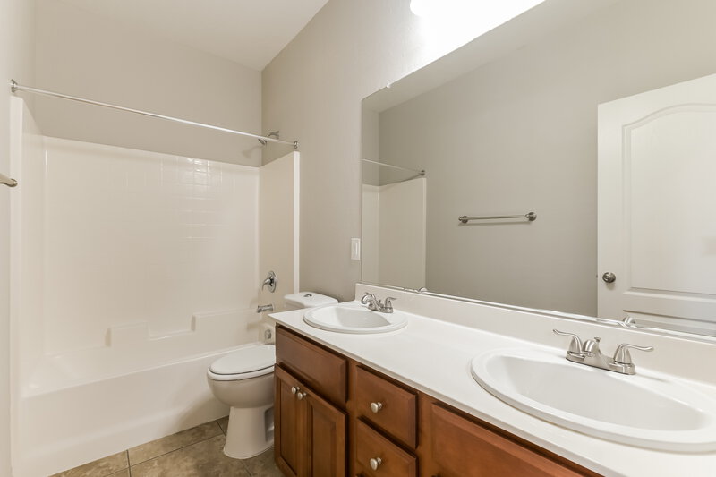 2,060/Mo, 712 Bridgeford Ct Henderson, NV 89011 Bathroom View